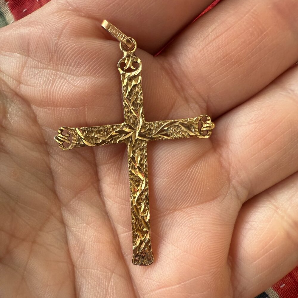 *SOLD* 10K Gold Cross Pendant ~ textured ~ vintage ~ 2.9g